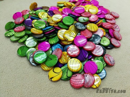 เปลือกหอยกลมแบน 20 มิล คละสี (20 เม็ด)